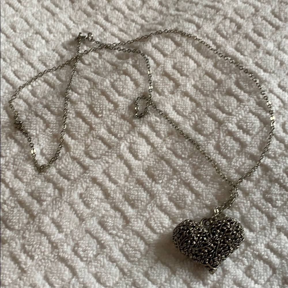 Heart shaped pendant necklace
